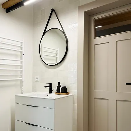 شقة Kurshu Mansards - Modern Loft
